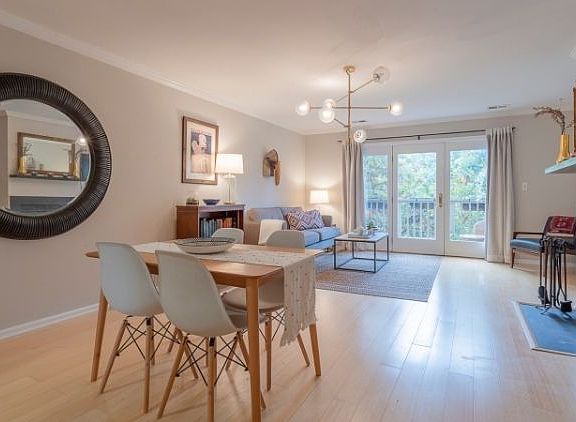 3rd image of 65 Mews Ln