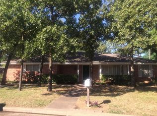1702 Hilltop Ln, Pantego, TX 76013