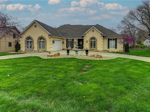 2408 NW Valley View Dr, Lees Summit, MO 64081