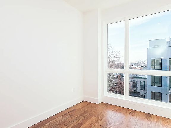 3rd image of 1499 Jefferson Ave #4A