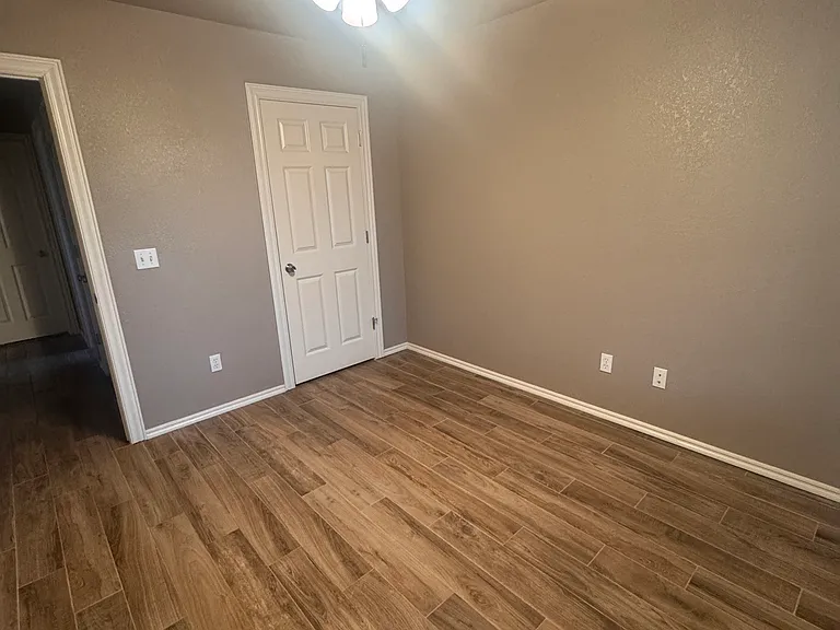 844 SW 41st St — Photo 10