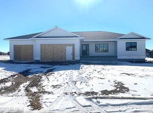 610 NW Jadyn Ln, Watertown, SD 57201