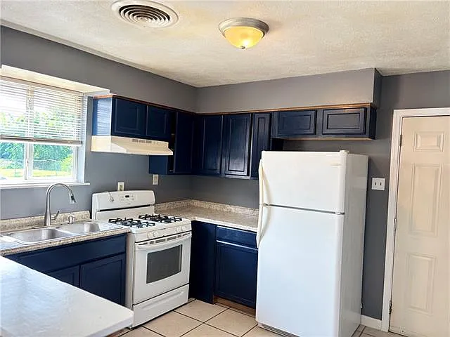 3 bed, 1.0 bath, 1150 sqft, $1,500 — Photo 4