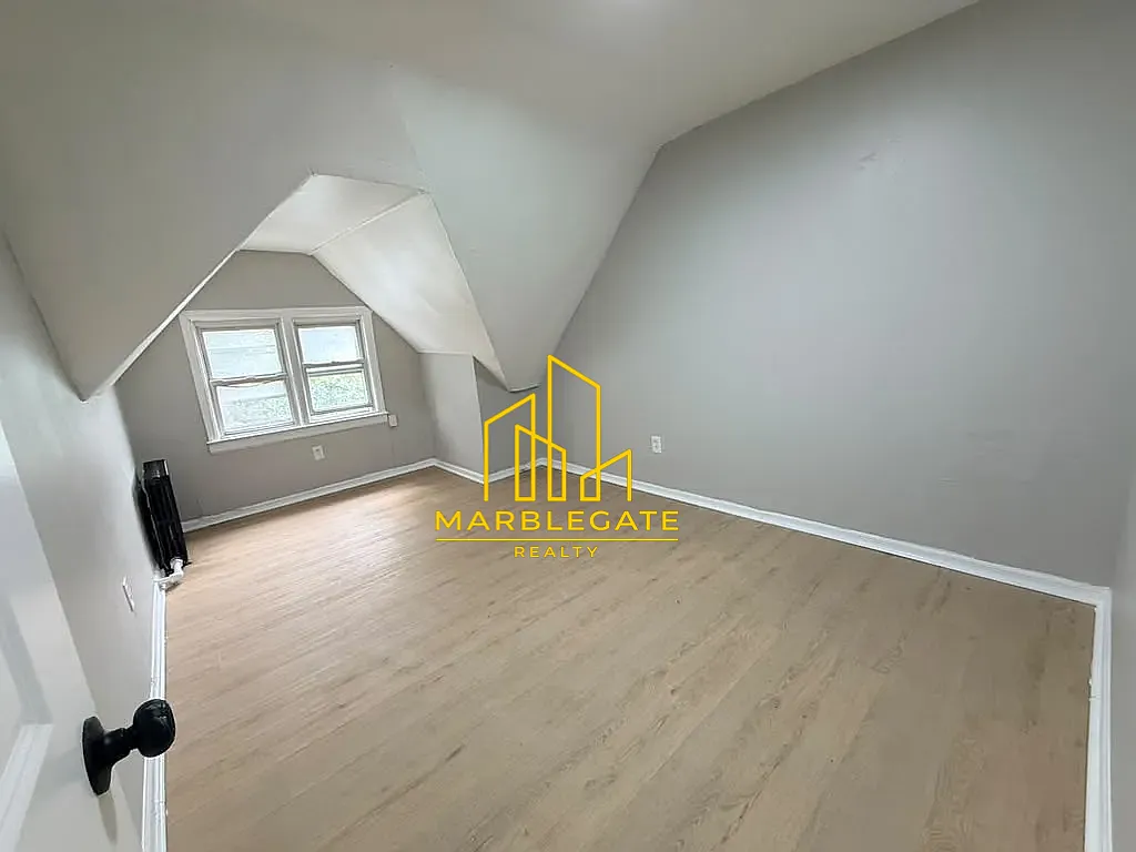2 bed, 850 sqft, $1,800 — Photo 3