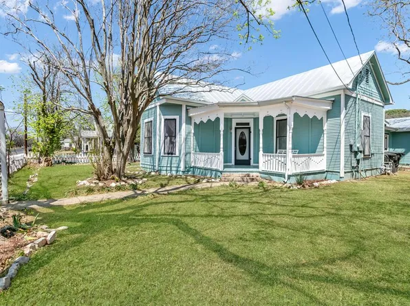 112 W Centre St, Fredericksburg, TX 78624