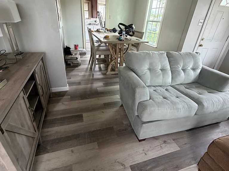 406 W Southcross Blvd — Photo 6