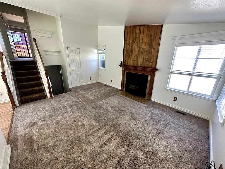 4825 S Pitkin Way — Photo 4