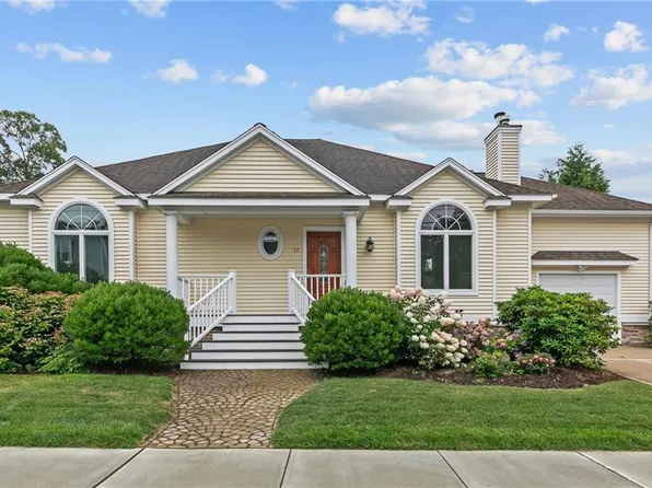 17 Grafton St, Newport, RI 02840