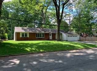 22 Tenakill St, Closter, NJ 07624