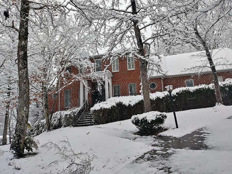2nd image of 1004 11th St NE