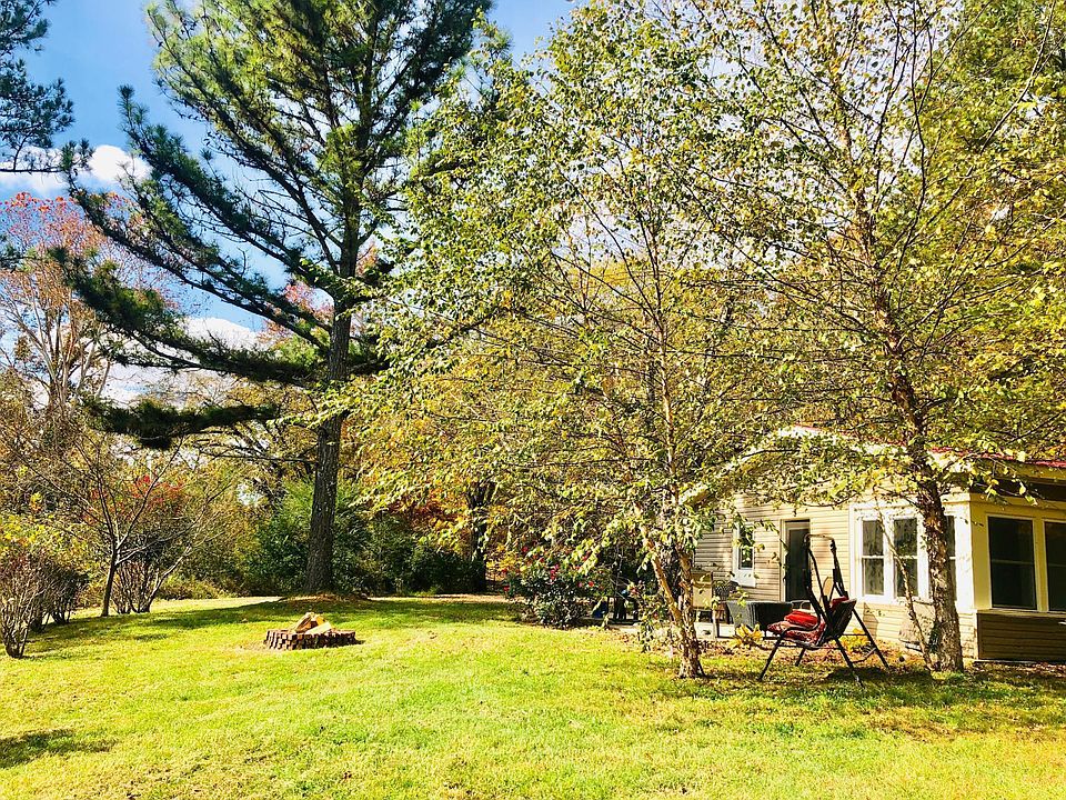Adorable Cottage on 5 ACRES