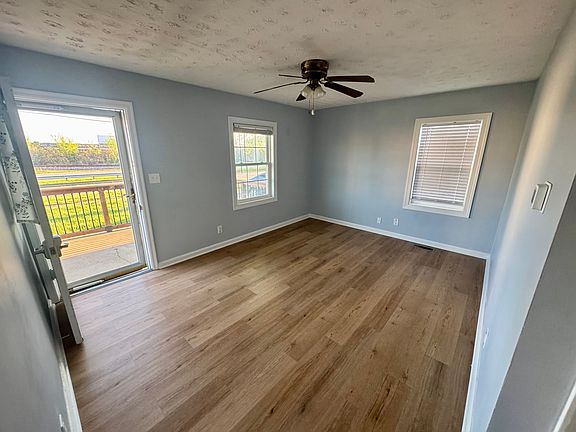 3rd image of 605 Locust Ln