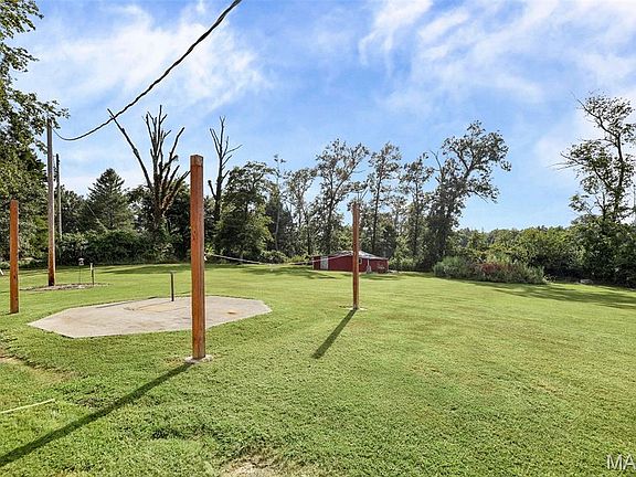 5th image of 1501 Woods Ln