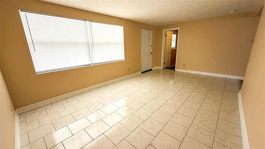 3 bed, 2.0 bath, 1266 sqft, $1,550 — Photo 2