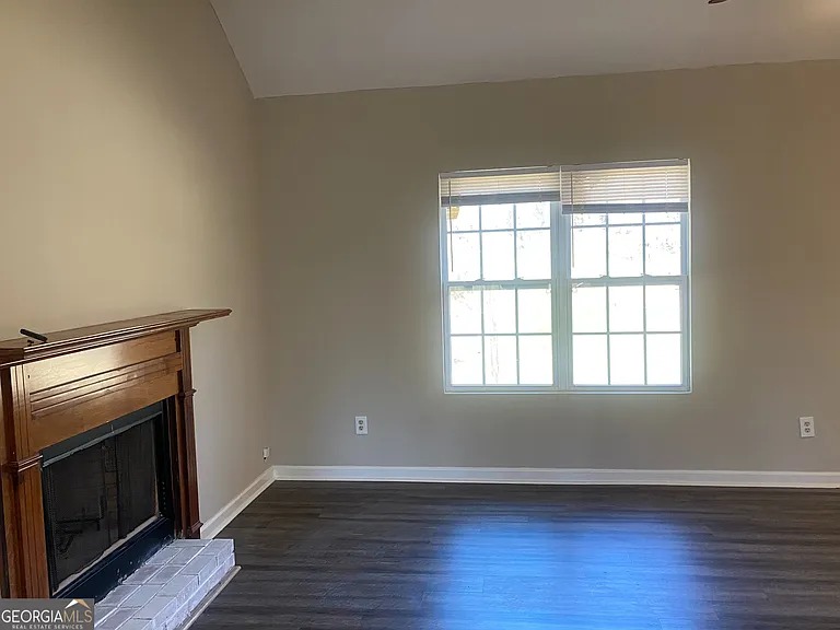 226 Lynn Rd — Photo 3