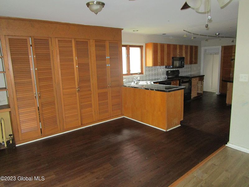 5th image of 1053 Maryland Avenue