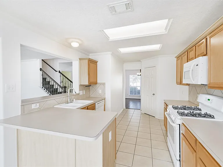 2507 Liza Ct — Photo 12