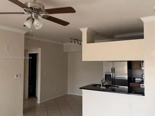 6559 Emerald Dunes Dr APT 303, West Palm Beach, FL 33411