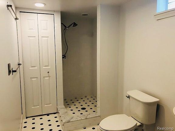 5th image of 232 Girard Ave