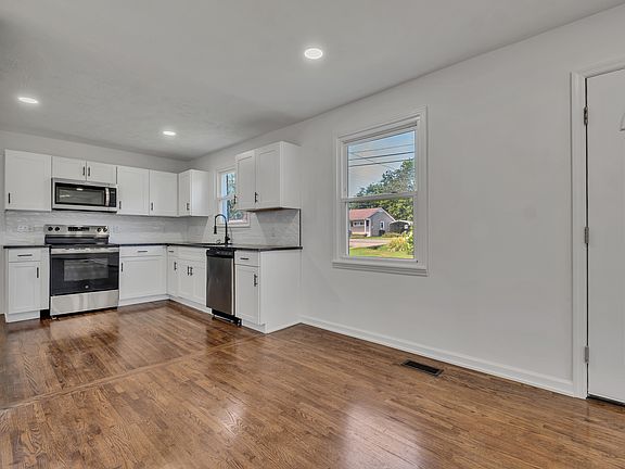 5th image of 1033 Edgewood Dr