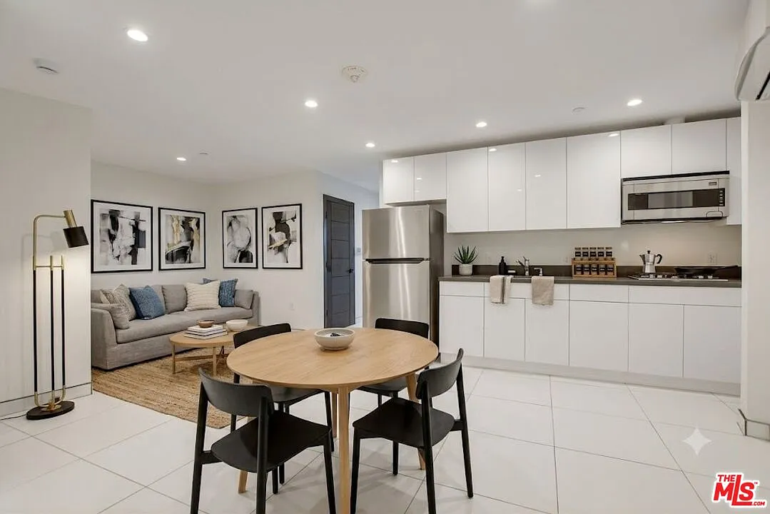 1 bed, 1.0 bath, 600 sqft, $2,300 — Photo 3