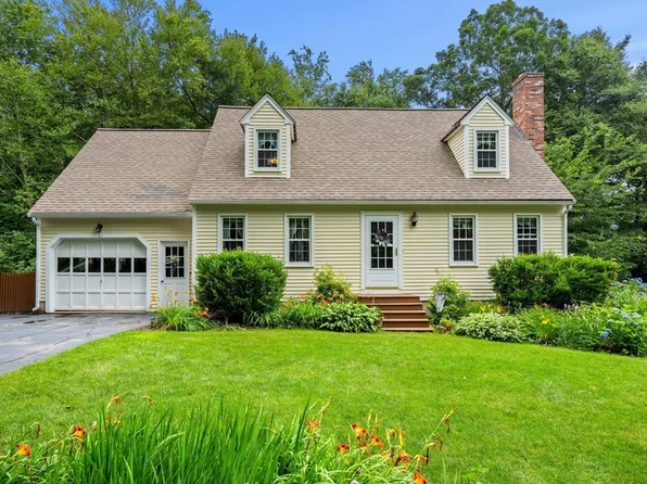 23 Waucantuck Dr, Uxbridge, MA 01569
