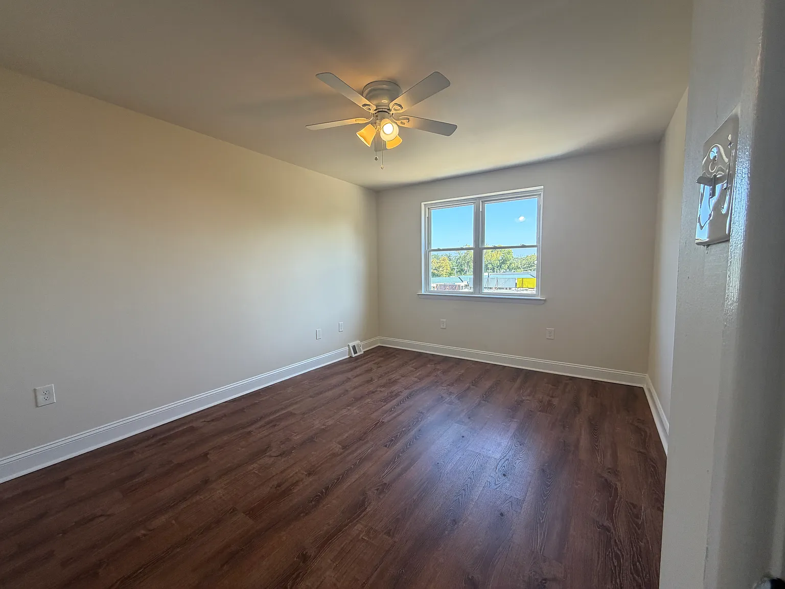 2 bed, 1000 sqft, $1,600 — Photo 2