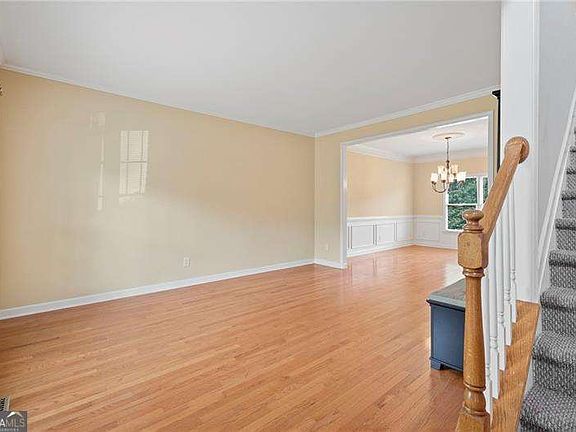 5th image of 135 McCook Way NW