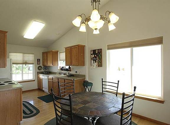 4th image of 225 Radcliffe Dr