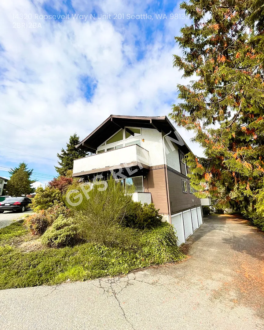 Remodeled 2 Bedroom in Seattle — Photo 1