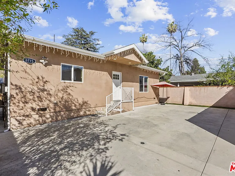 6715 Cedros Ave — Photo 18