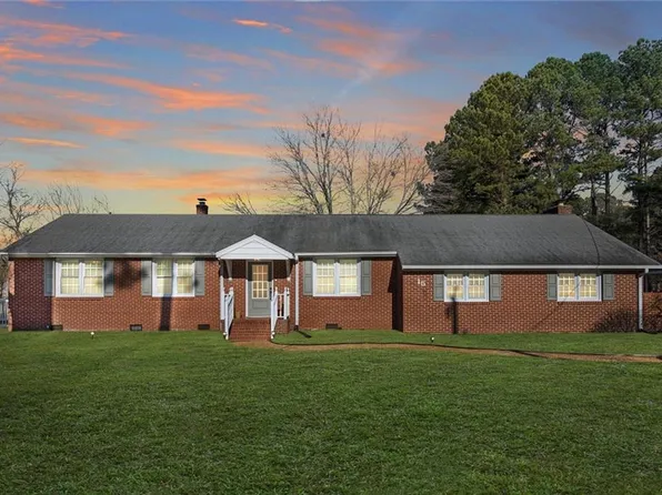15 Willow Rd, Hampton, VA 23664