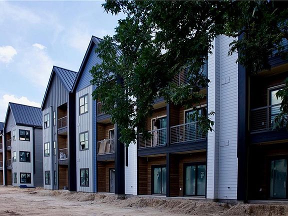 3rd image of 3101 Govalle Ave #316