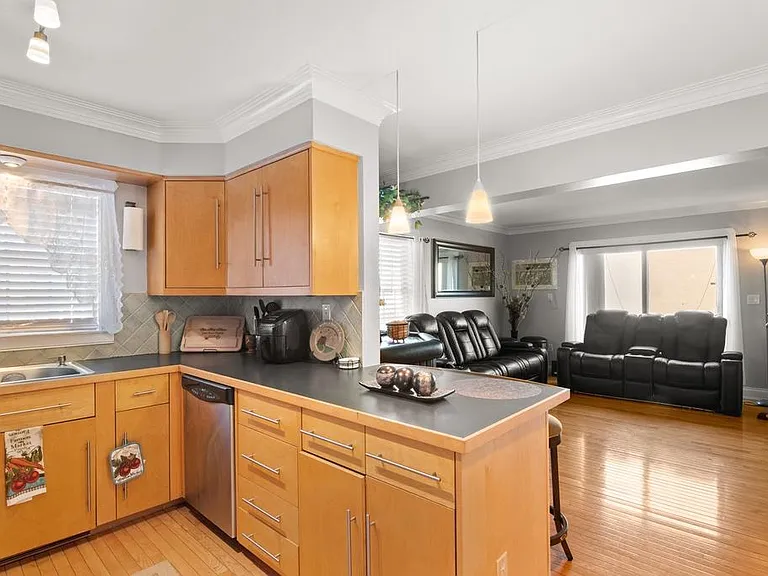 20 Daly St #2F — Photo 2
