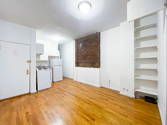 Rented by City Connections Realty | media 19