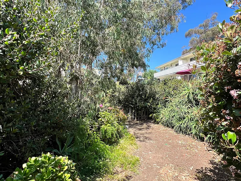 2200 S Coast Highway D.5 — Photo 14