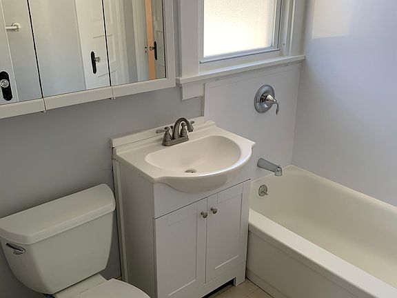 5th image of 3639 Shaw Ave