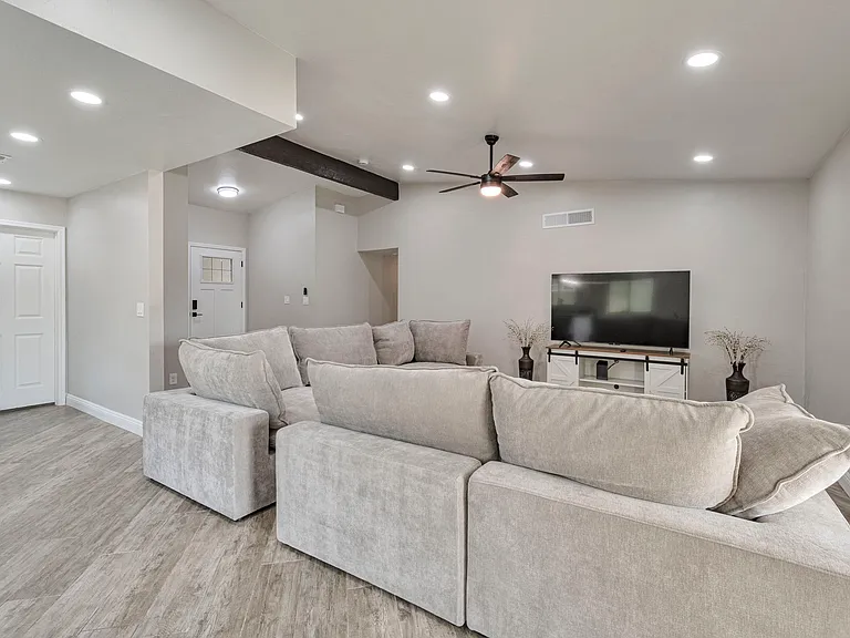 2203 W Palomino Dr — Photo 7