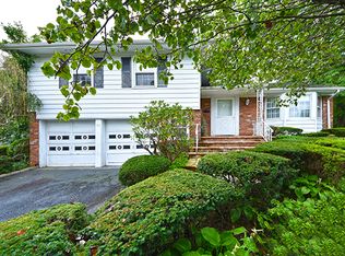 57 Country Village Ln, New Hyde Park, NY 11040