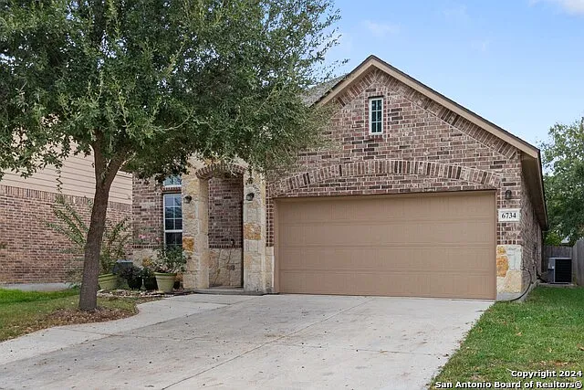 3 bed, 2.0 bath, 1928 sqft, $1,995 — Photo 1