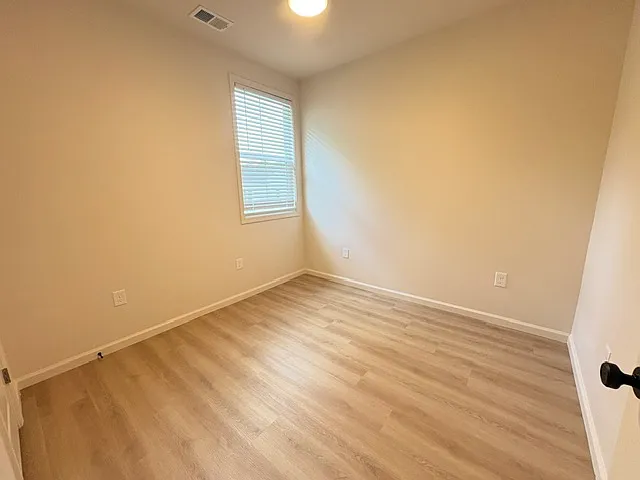 215 W Chappell St — Photo 12
