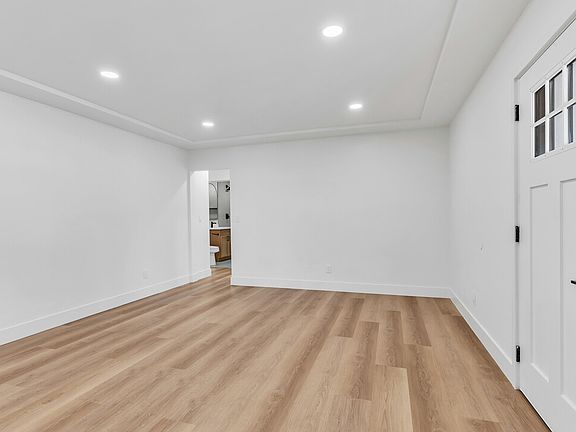 4th image of 361-65 Wisconsin Ave #363