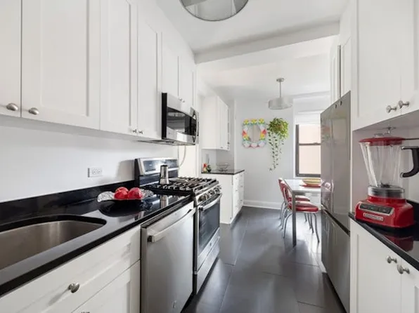 245 East 72nd Street image 5 of 12