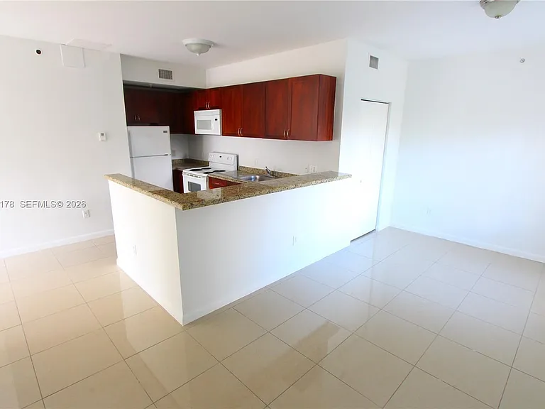 909 SW 15th Ave #4 — Photo 7