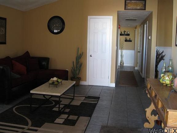 5th image of 946 Terrace Dr