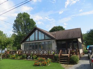 6052 Lakeside Way, Huletts Landing, NY 12841