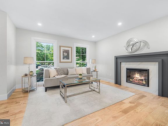 4th image of 500A Woodland Ct NW