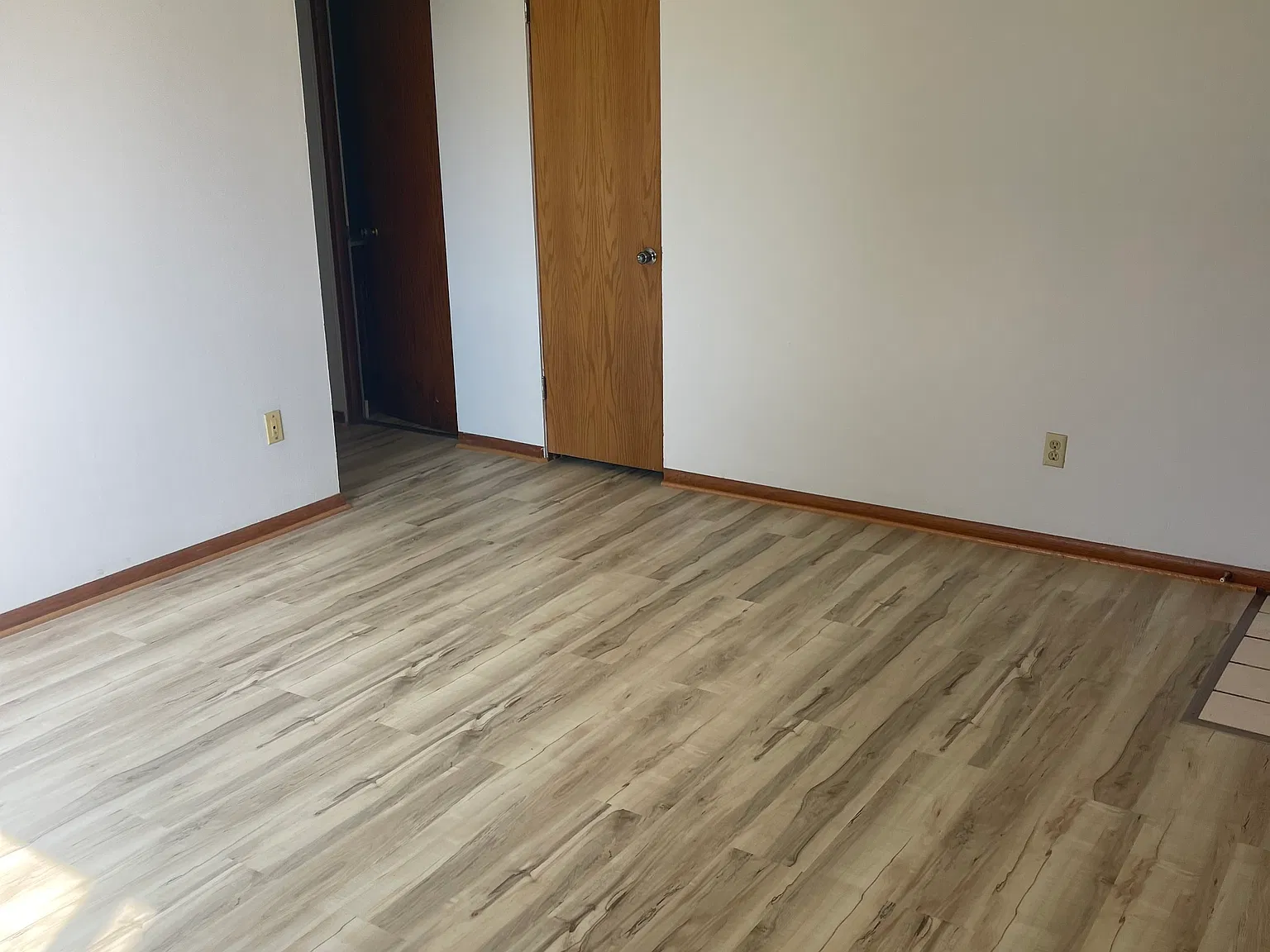 1 bed, 1050 sqft, $1,195 — Photo 2