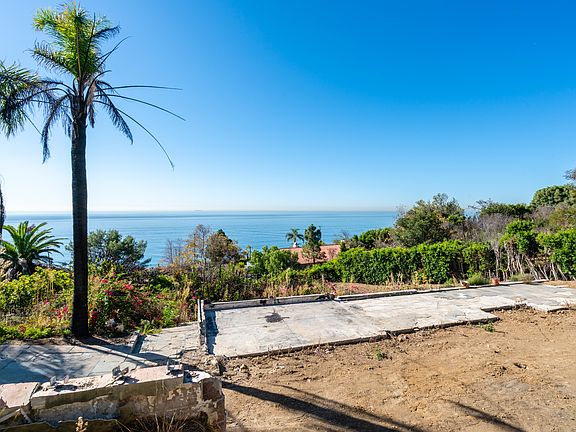 4th image of 4755 Avenida Del Mar