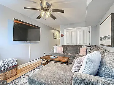 2 bed, 1310 sqft, $2,240 — Photo 3